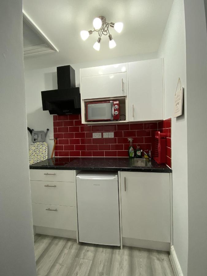 Comfortable - Cosy - Budget Studios In City Center Лондон Екстериор снимка