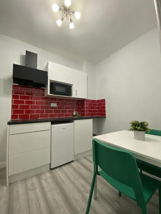 Comfortable - Cosy - Budget Studios In City Center Лондон Екстериор снимка