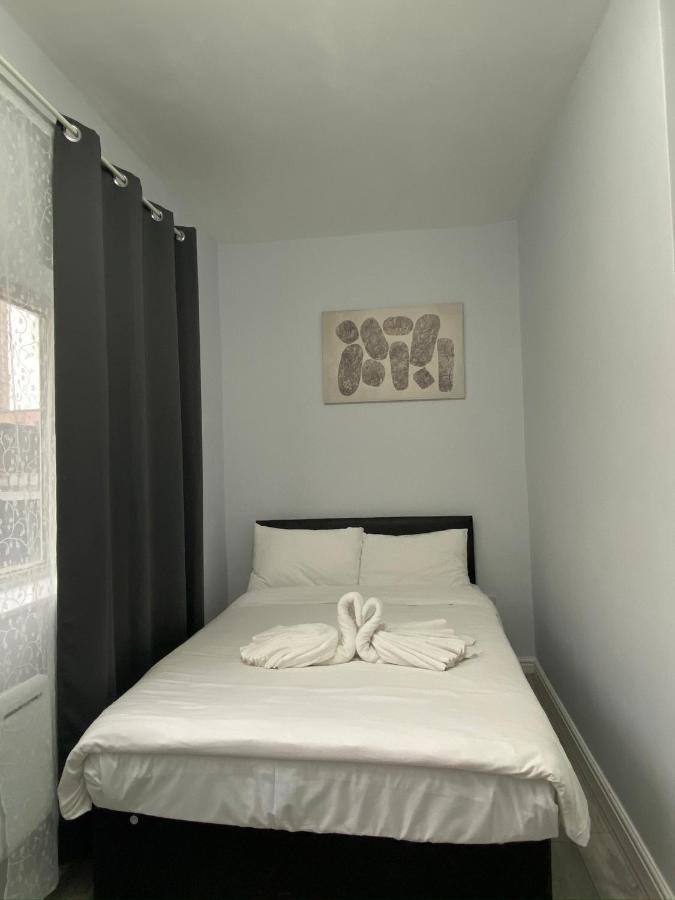 Comfortable - Cosy - Budget Studios In City Center Лондон Екстериор снимка