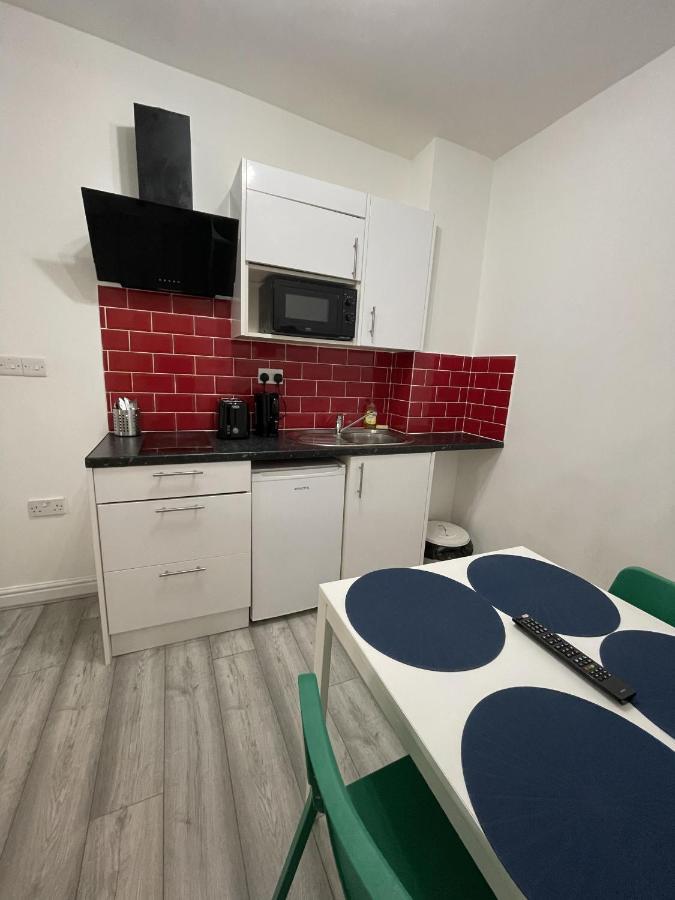 Comfortable - Cosy - Budget Studios In City Center Лондон Екстериор снимка