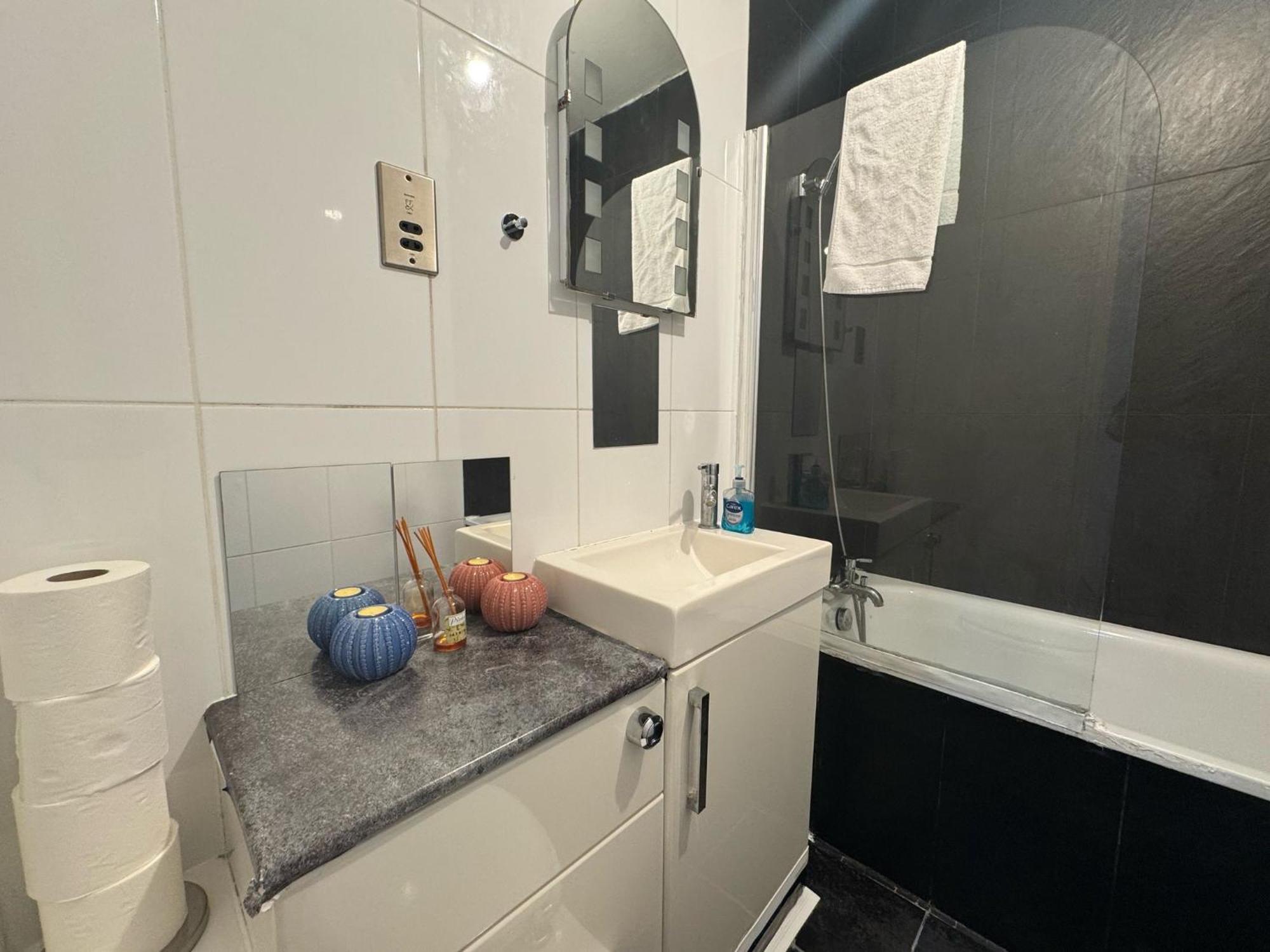 Comfortable - Cosy - Budget Studios In City Center Лондон Екстериор снимка