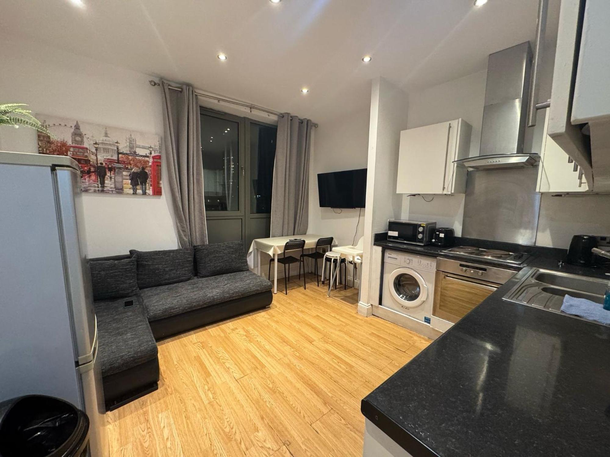 Comfortable - Cosy - Budget Studios In City Center Лондон Екстериор снимка