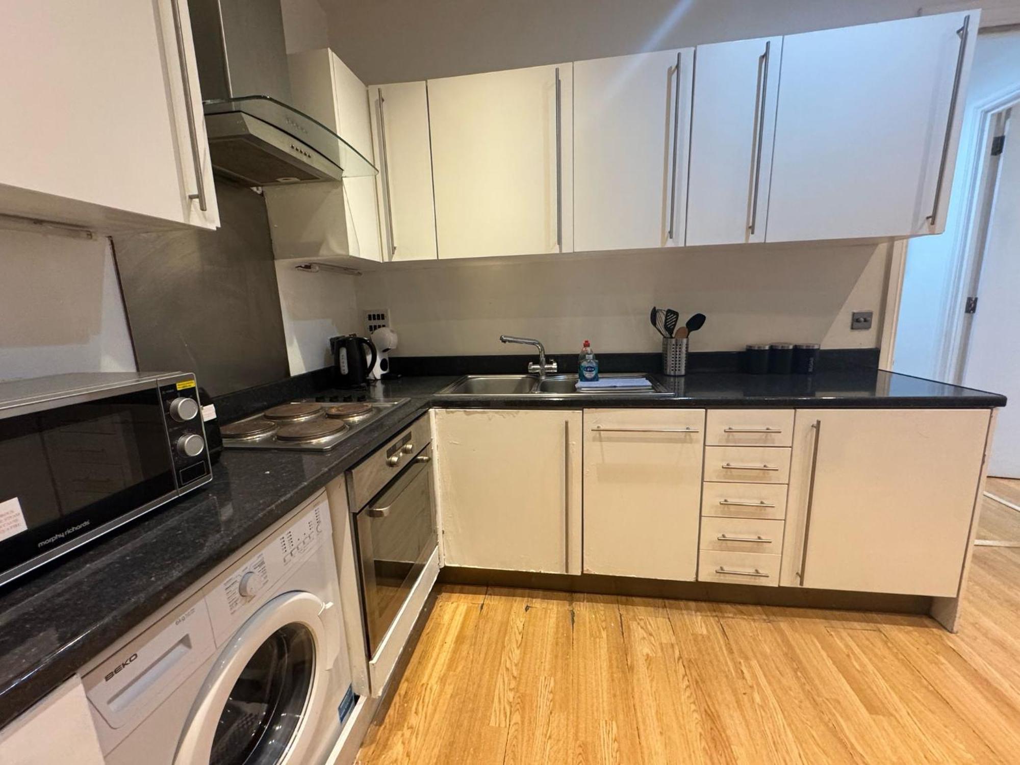 Comfortable - Cosy - Budget Studios In City Center Лондон Екстериор снимка